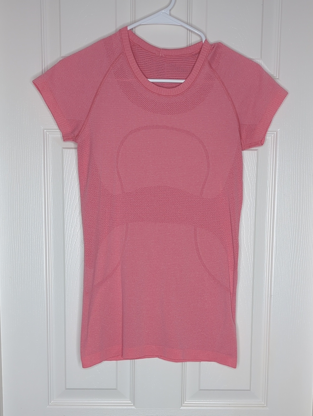 Lululemon Swiftly Tech Short Sleeve Crew Coral in Size 6